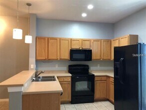 11627 Colony Lake Dr in Tampa, FL - Building Photo - Building Photo