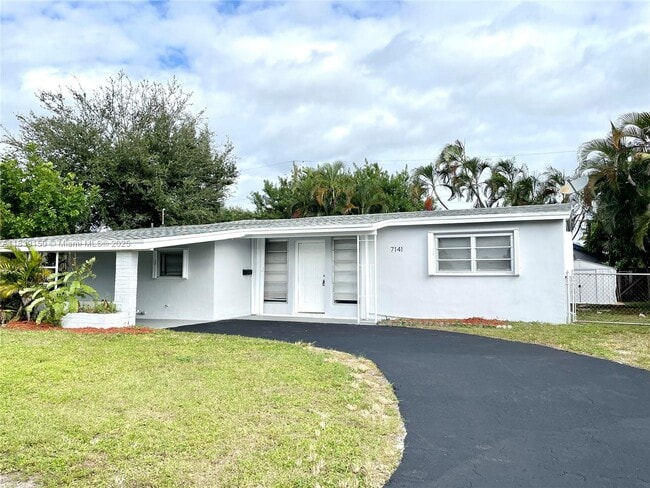 7141 Wilson St in Hollywood, FL - Building Photo - Building Photo