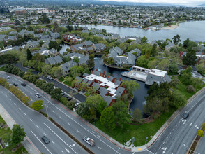 Harbortown in San Mateo, CA - Foto de edificio - Building Photo