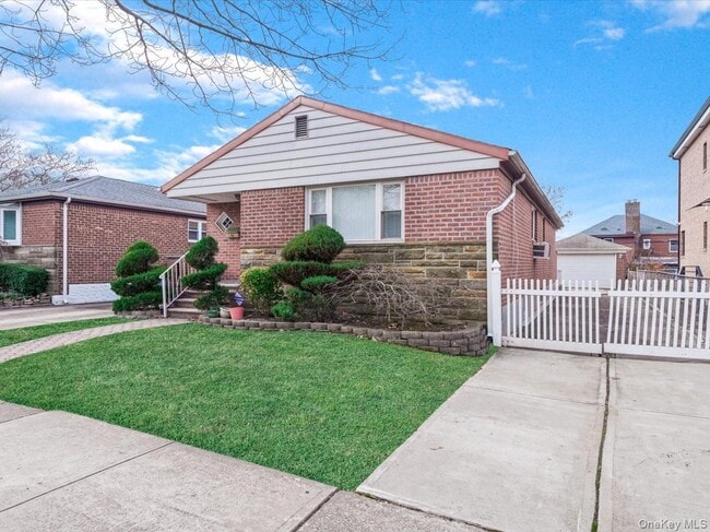 58-52 208th St in Queens, NY - Building Photo - Building Photo