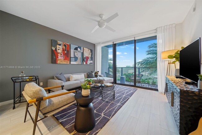 555 NE 8th St, Unit 1006 in Fort Lauderdale, FL - Building Photo - Building Photo