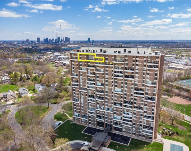 1000 Urlin Ave in Grandview Heights, OH - Foto de edificio - Building Photo