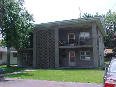 1030 E Winona Ave in Warsaw, IN - Foto de edificio