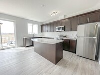 160 Carringham Wy NW in Calgary, AB - Building Photo - Building Photo