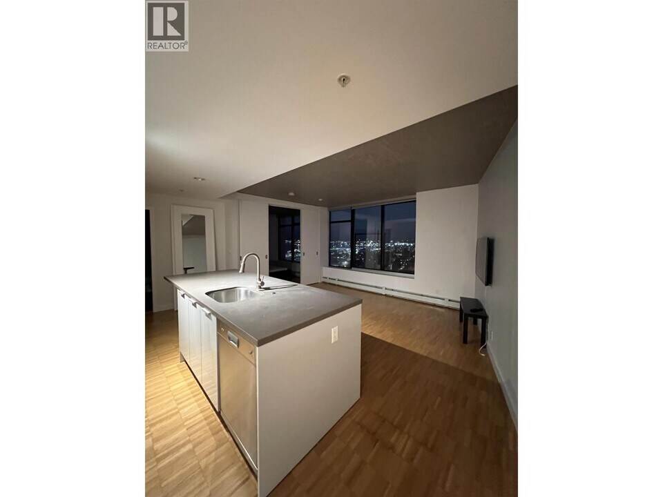 108 W Cordova St in Vancouver, BC - Building Photo