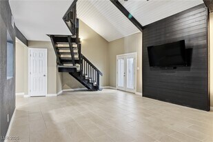 4039 Village Square in Las Vegas, NV - Building Photo