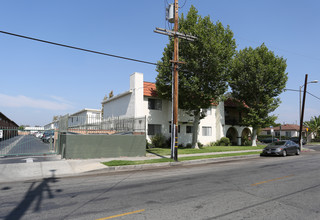 Villa Etiwanda Apartments in Reseda, CA - Building Photo - Building Photo