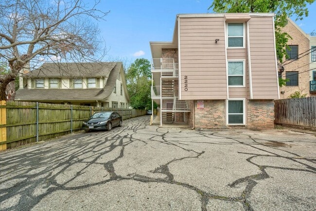 2220 Leon St in Austin, TX - Building Photo - Building Photo