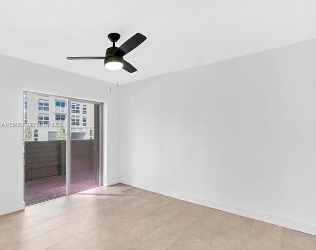 8315 SW 72nd Ave in Miami, FL - Foto de edificio - Building Photo