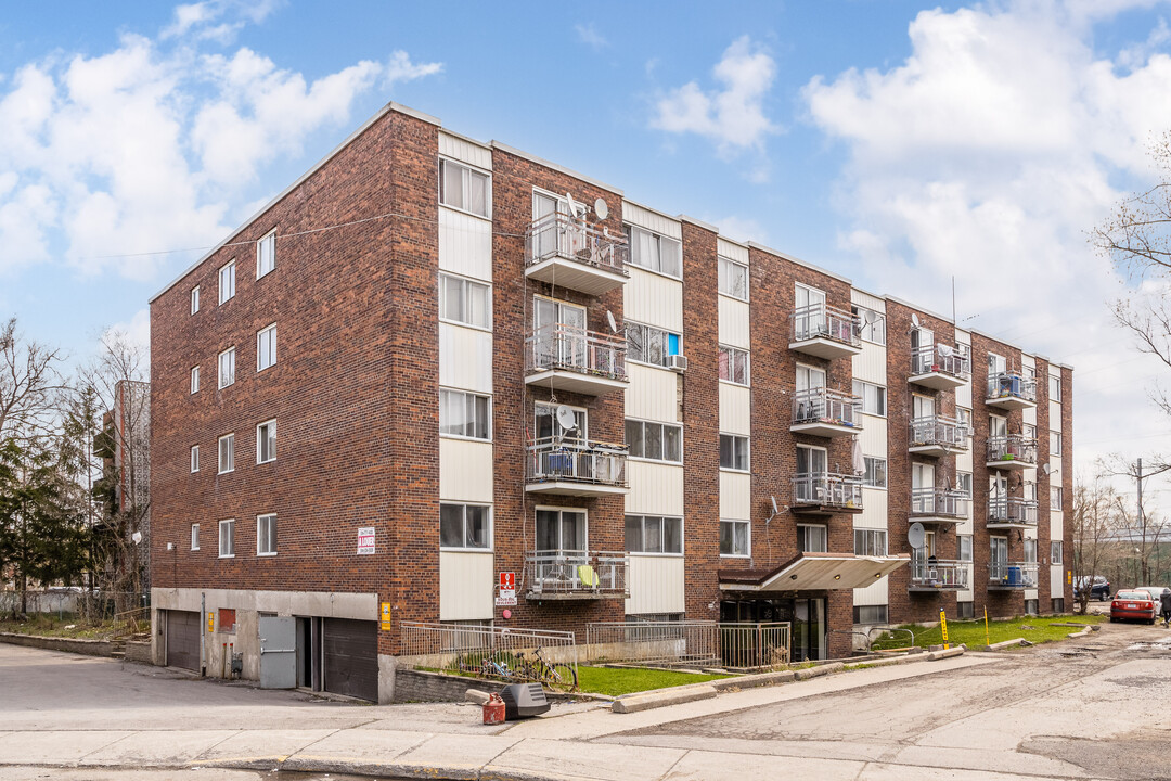 11595 Saint-Évariste Rue in Montréal, QC - Building Photo