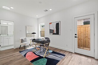 216 E 31st St in Houston, TX - Foto de edificio - Building Photo