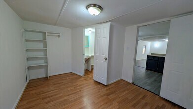 6621 W Forest Rd in Conroe, TX - Foto de edificio - Building Photo