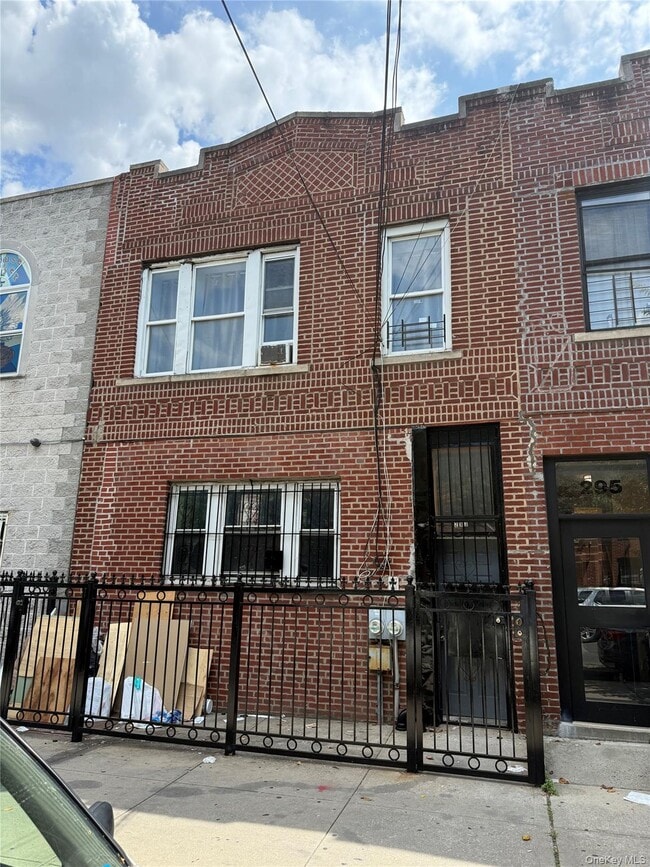 property at 293 Saratoga Ave