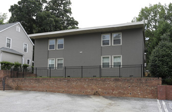 658 E Main St in Spartanburg, SC - Foto de edificio - Building Photo