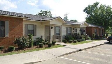 9 Camellia Dr in Brantley, AL - Building Photo - Building Photo