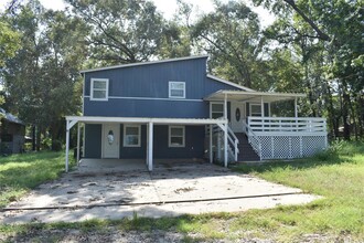 15 Walnut Ln in Pointblank, TX - Building Photo - Building Photo