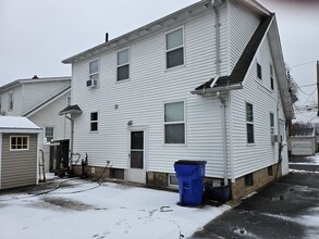 28 McMullen Ave in Wethersfield, CT - Foto de edificio - Building Photo