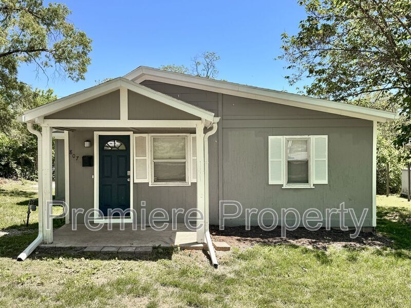807 S Savage St in Independence, MO - Building Photo