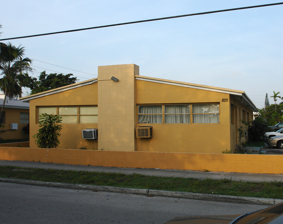 820 N 19th Ave in Hollywood, FL - Building Photo