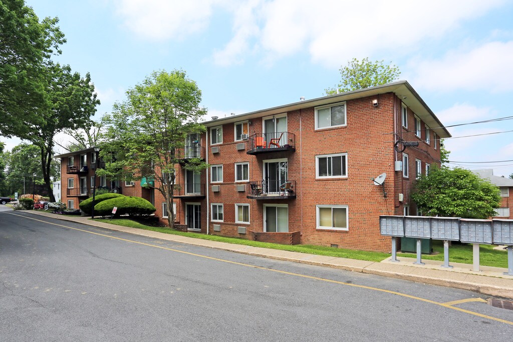 Wallingford Estates Apartments in Chester, PA