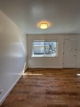 1205 Geraldine Way in Belmont, CA - Building Photo - Building Photo