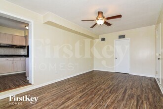 4818 W Bay Villa Ave in Tampa, FL - Foto de edificio - Building Photo