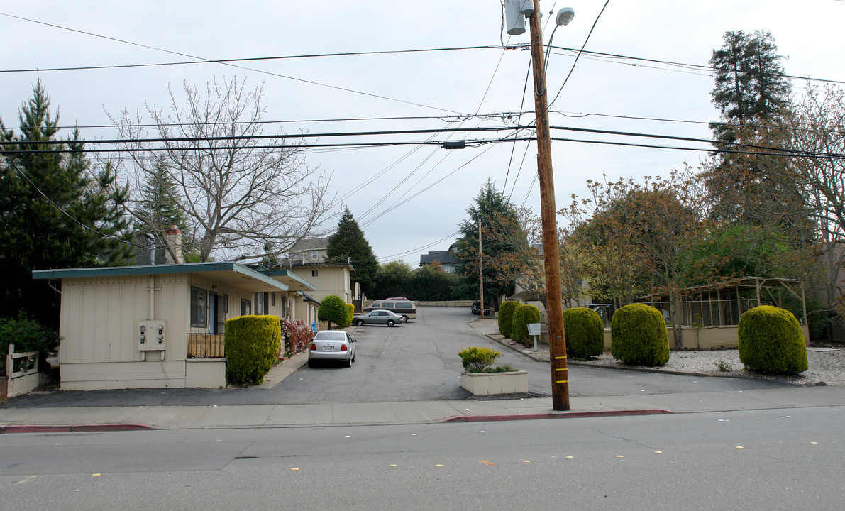 970 Healdsburg Ave in Healdsburg, CA - Building Photo