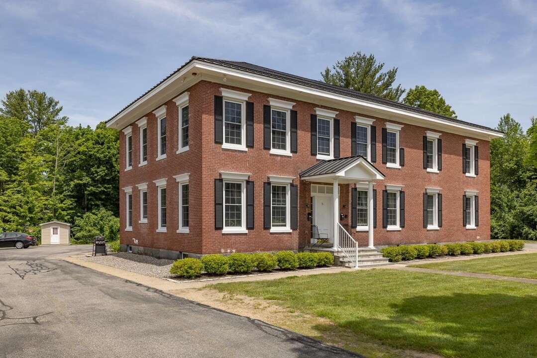 9 Forest St in Exeter, NH - Building Photo