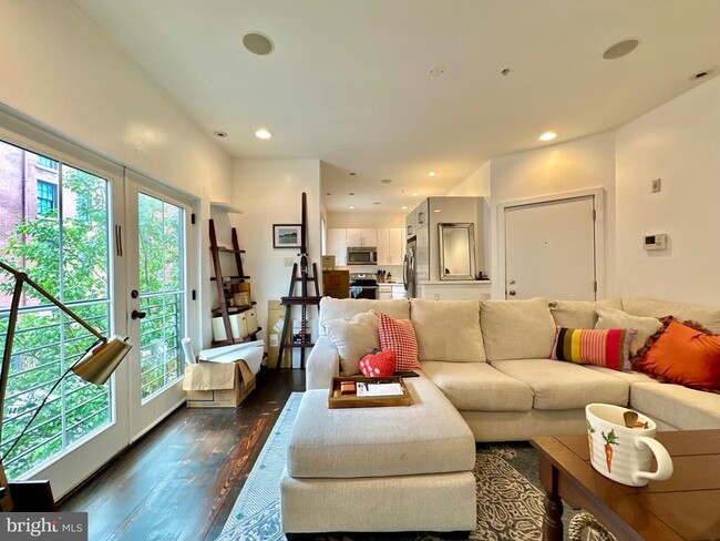 property at 263 N 3rd St