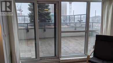 8-328 Trent Ave in Toronto, ON - Building Photo - Building Photo