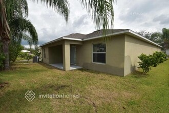 7565 Turtle View Dr in Ruskin, FL - Foto de edificio - Building Photo