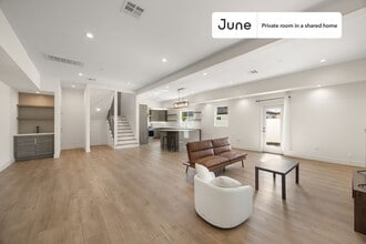 Private bedroom in 4 bed/4 bath Home in Los Angeles, CA - Building Photo - Building Photo
