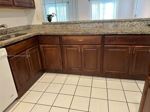 8121 SW 24th Ct, Unit 204 in Davie, FL - Building Photo - Building Photo