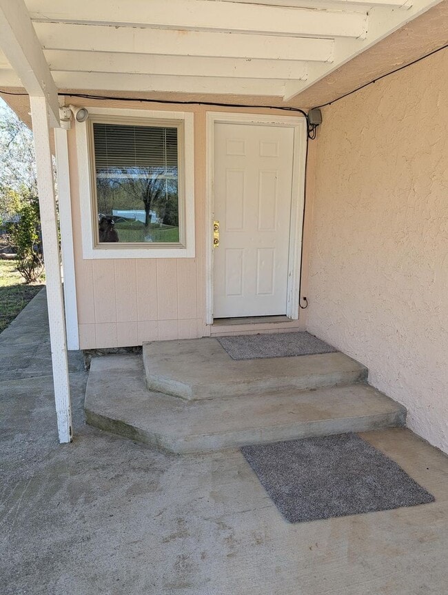 2158 Branstetter Ln in Redding, CA - Building Photo - Building Photo