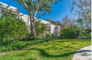 23515 Lyons Ave in Newhall, CA - Building Photo