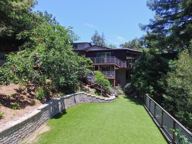 3534 Oak Knoll Dr in Emerald Hills, CA - Building Photo - Building Photo