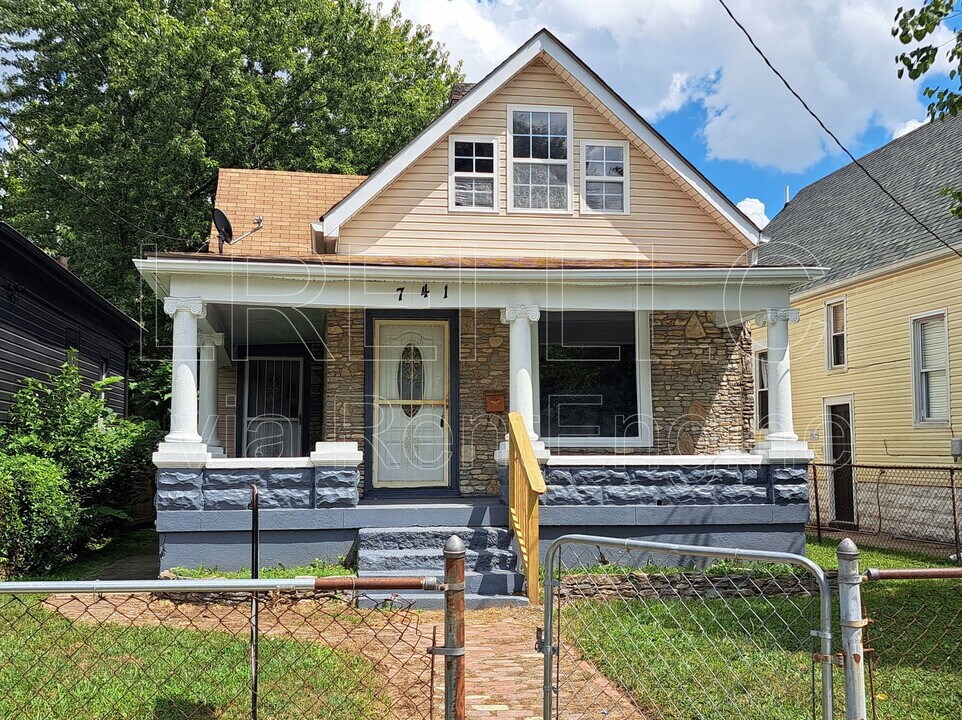 741 S 37th St in Louisville, KY - Building Photo