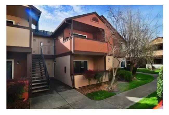 8201 Camino Colegio in Rohnert Park, CA - Foto de edificio - Building Photo