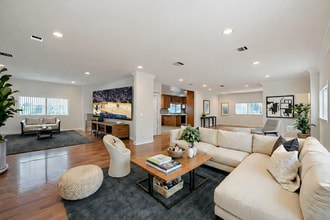 11963 Manor Dr in Hawthorne, CA - Building Photo - Building Photo