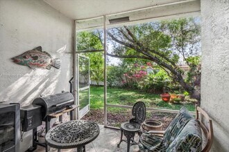 2400 E Aragon Blvd in Sunrise, FL - Building Photo - Building Photo