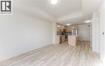 301-301 Westmount Rd W in Kitchener, ON - Building Photo - Building Photo