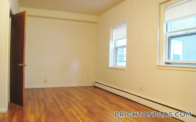 2018 Commonwealth Ave in Boston, MA - Building Photo - Building Photo