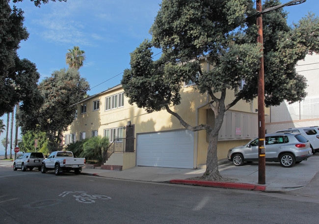 101-103 Strand St in Santa Monica, CA - Building Photo - Building Photo