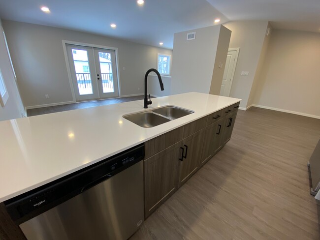 12 Crystal Ave in Winnipeg, MB - Building Photo - Building Photo