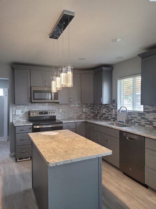 3714 W Nixon St in Pasco, WA - Building Photo