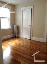 32 Irvington Rd, Unit 1 in Somerville, MA - Building Photo - Building Photo
