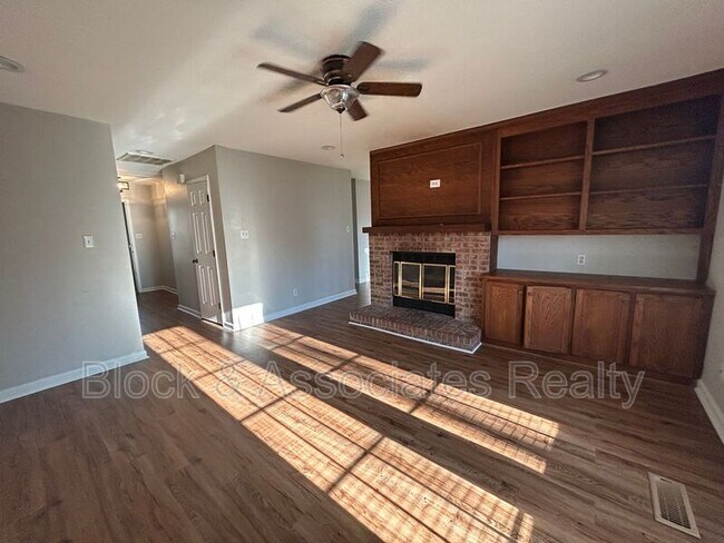 928 Chatfield Dr in Jamestown, NC - Building Photo - Building Photo