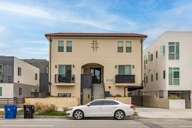 5120 Cahuenga Blvd in North Hollywood, CA - Foto de edificio - Building Photo