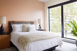 1050 Brady Ave NW in Atlanta, GA - Building Photo