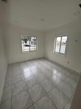 250 E 34th St in Hialeah, FL - Building Photo - Building Photo